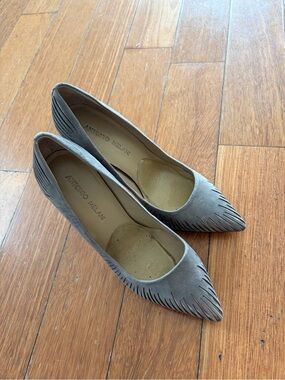 ANTONIO MELANI Gray Suede Pointed-Toe Heels with Cutout Detailing